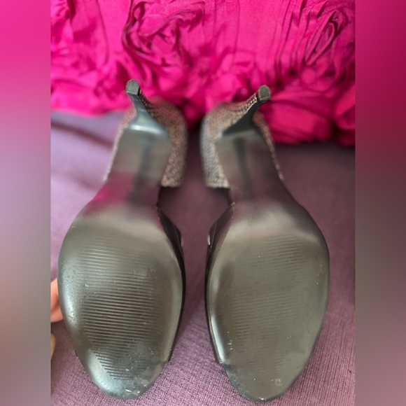 Nine West 4” black open toe pump with two tone print heal size 8 - Picture 8 of 10